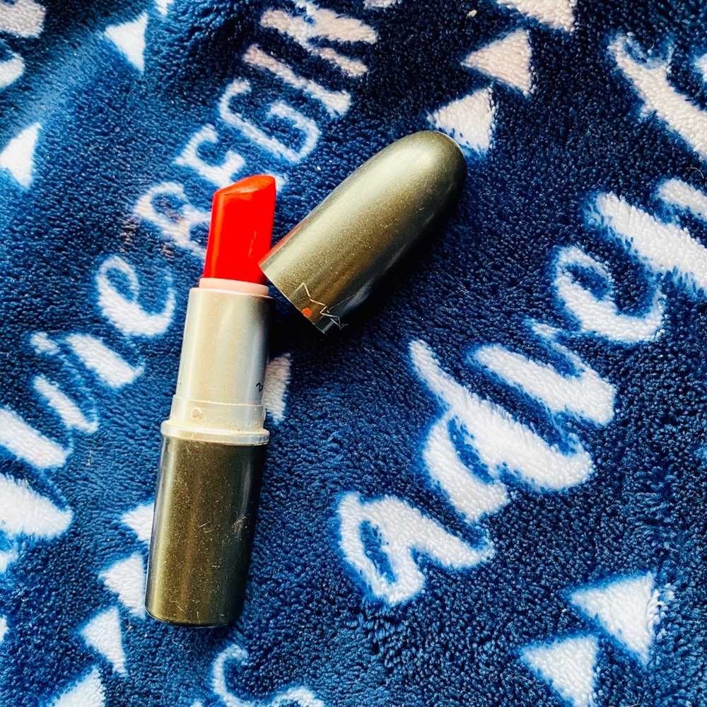 FREE‼️ w/ bundle MAC Cosmetics.